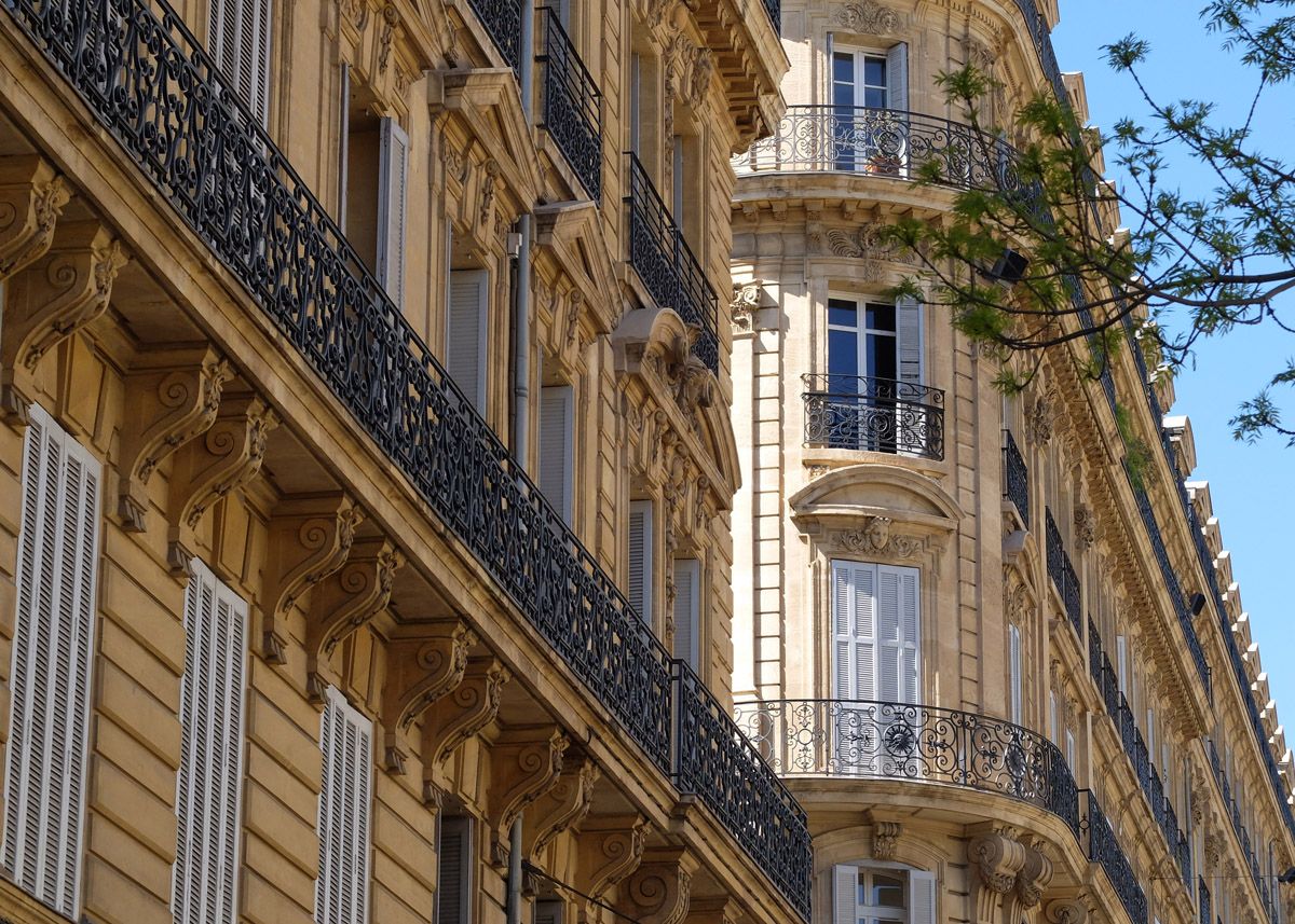 vue sur immeuble type hausmaniens en enfilade