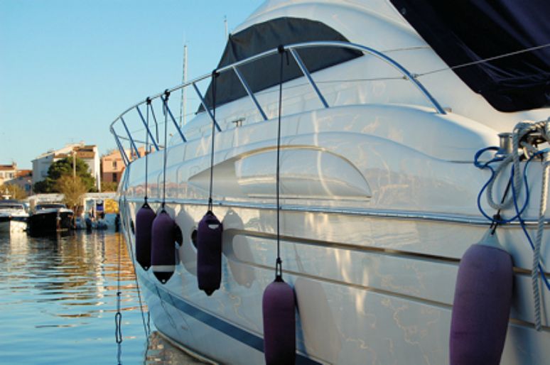 Yacht blanc suite dératisation